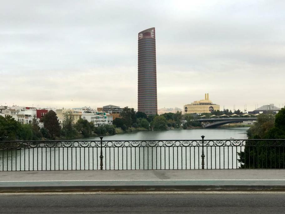 Triana Cerca Del Puente Otel Sevilla Dış mekan fotoğraf
